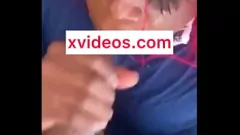 Reproduzir O travesti de ébano é atacado por uma enorme BBC e acaba com uma gozada facial